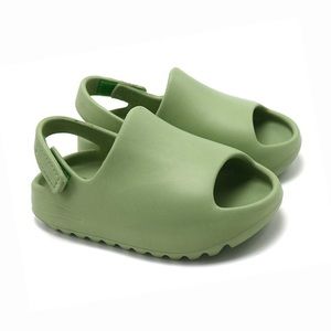 PatPat YEEZY Inspired Kids Slippers Size: 8 toddler